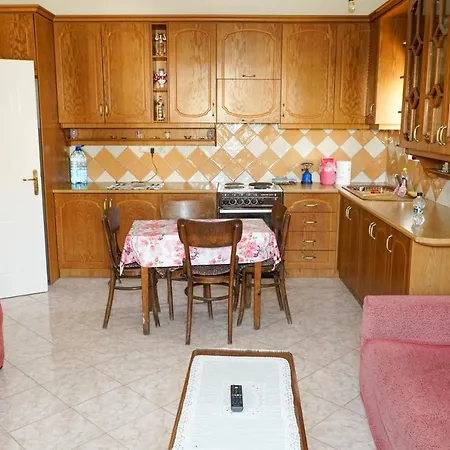 Connie's * Sarande